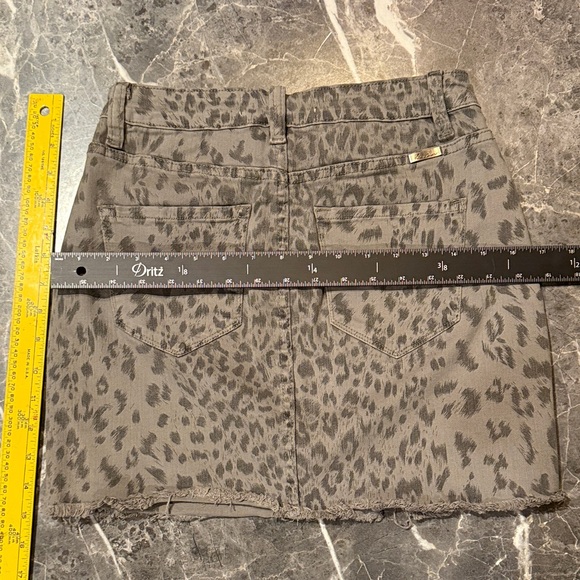 KanCan Gray Leopard Mini Skirt - Picture 4 of 7